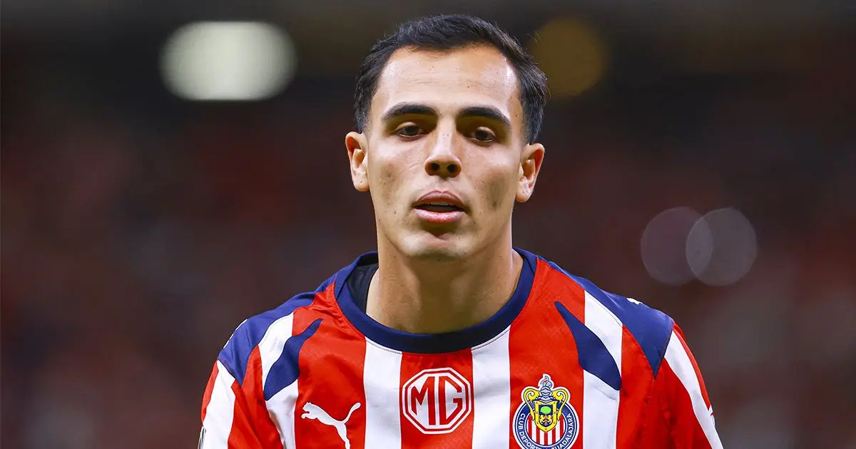 Chivas llega a la Liguilla con múltiples bajas ante Tigres: Hugo Camberos es duda Foto: Mexsport