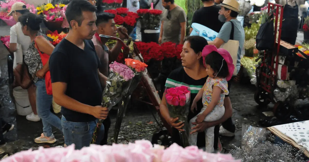 CDMX prevé derrama de 5,901 mdp por el Día de las Madres 2026 Venta de flores en el Mercado de Jamaica con motivo de la celebración del Día de las Madres.