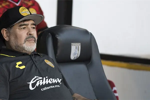 Maradona suspendió medicamento para hipertensión poco antes de su muerte, según testigos