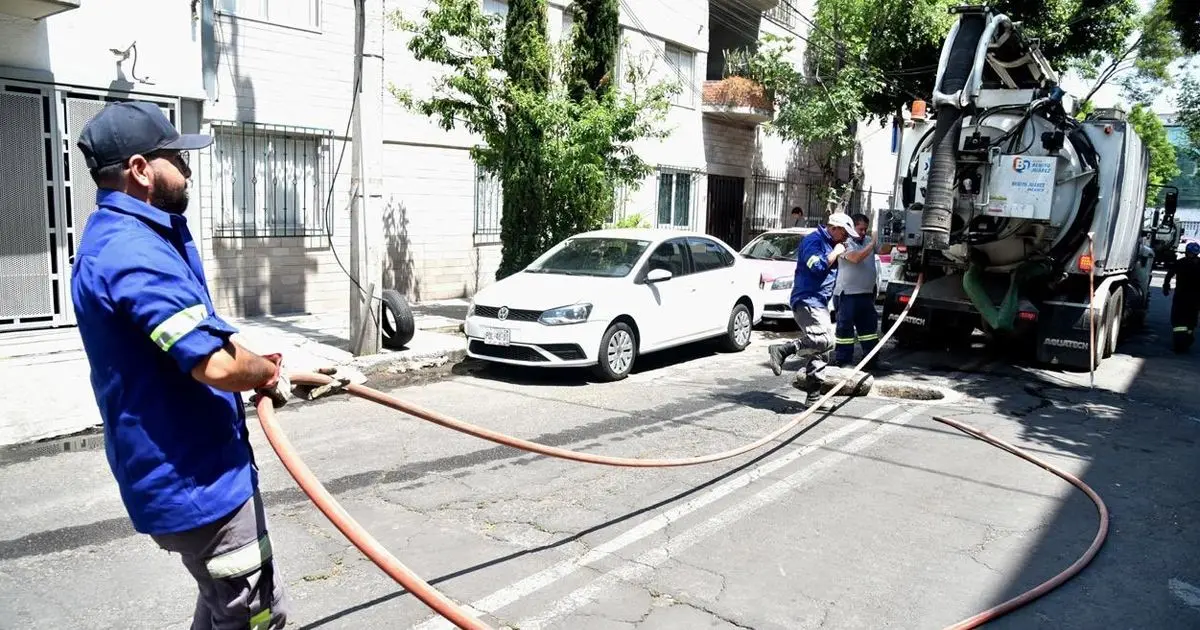 Encharcamientos e inundaciones persisten en Benito Juárez por drenaje obstruido; comienzan labores de desazolve ante temporada de lluvias Foto: Cortesía @BJAlcaldia